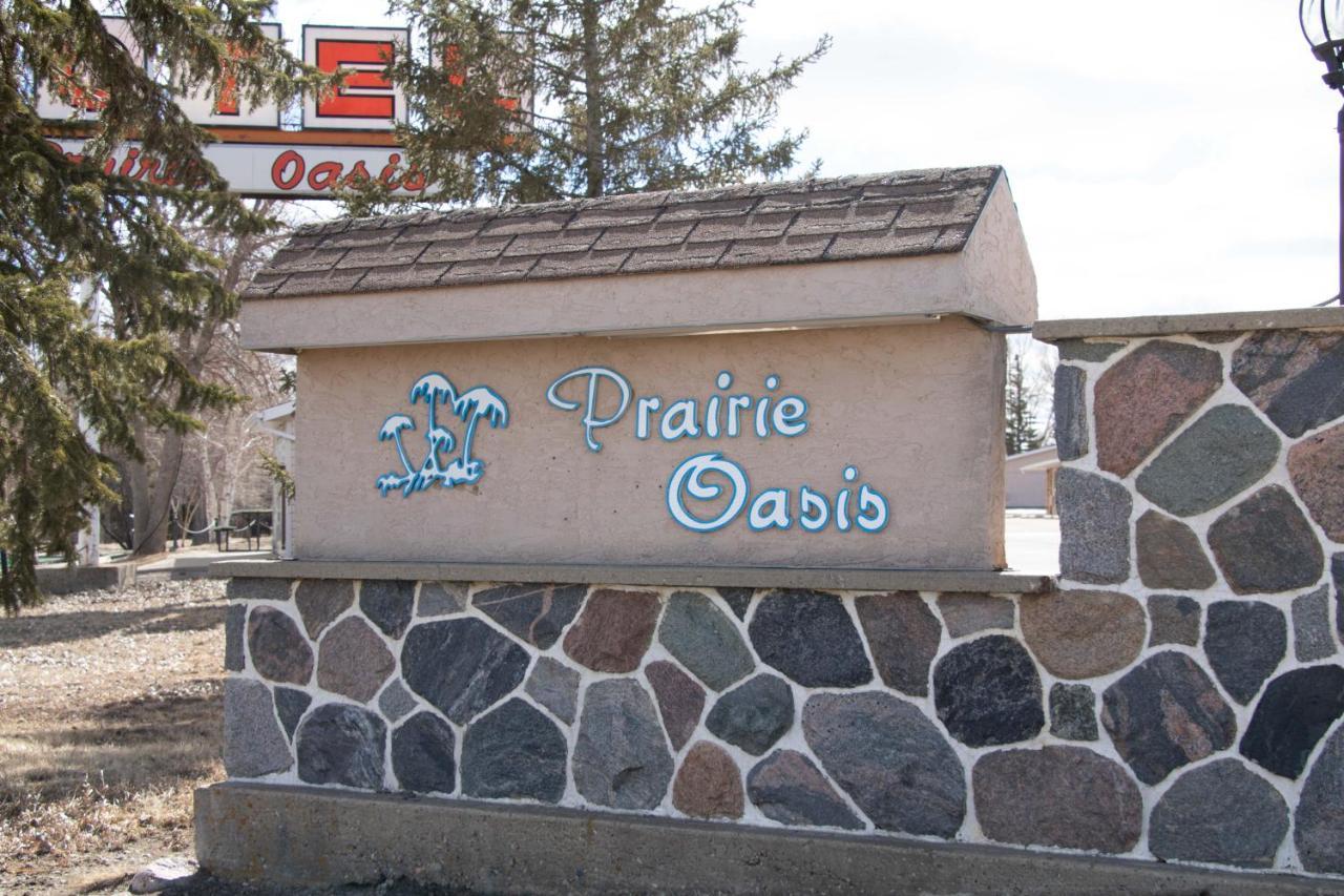 Prairie Oasis Tourist Complex Motell Moose Jaw Exteriör bild